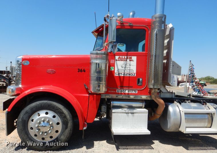 image for item DG8500 2009 Peterbilt 388 semi truck