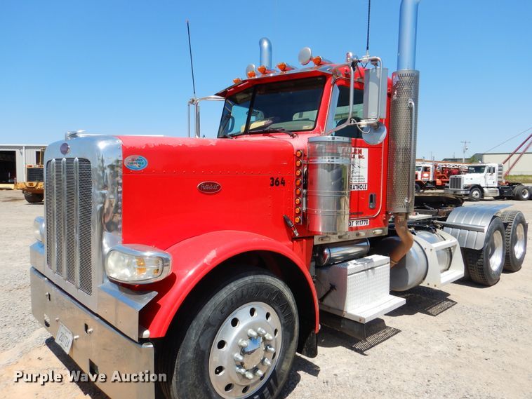 image for item DG8500 2009 Peterbilt 388 semi truck