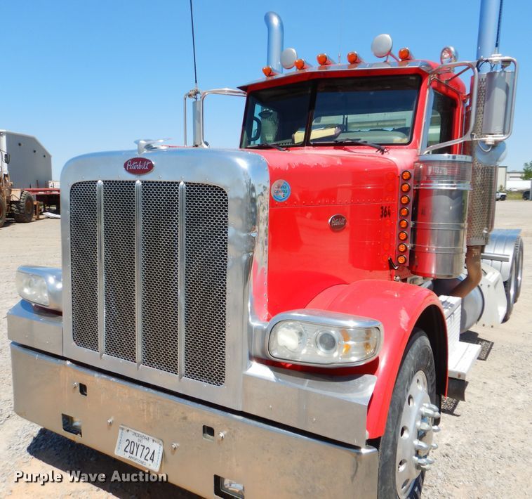 image for item DG8500 2009 Peterbilt 388 semi truck