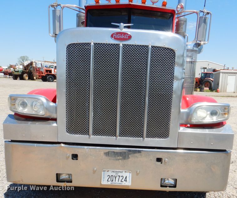 image for item DG8500 2009 Peterbilt 388 semi truck