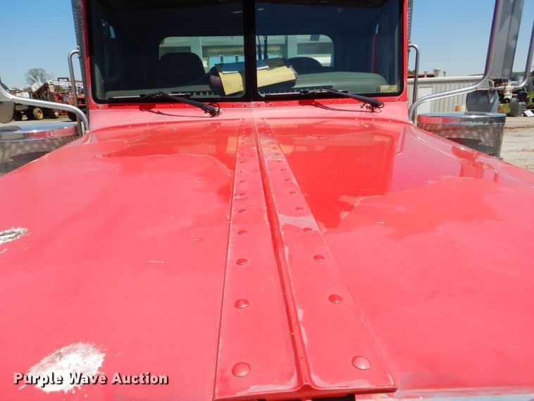 image for item DG8500 2009 Peterbilt 388 semi truck