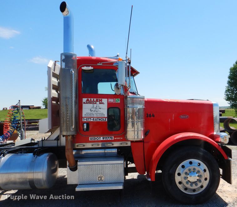 image for item DG8500 2009 Peterbilt 388 semi truck