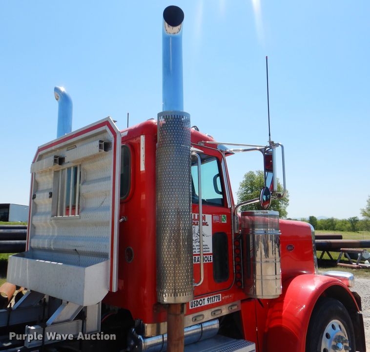 image for item DG8500 2009 Peterbilt 388 semi truck