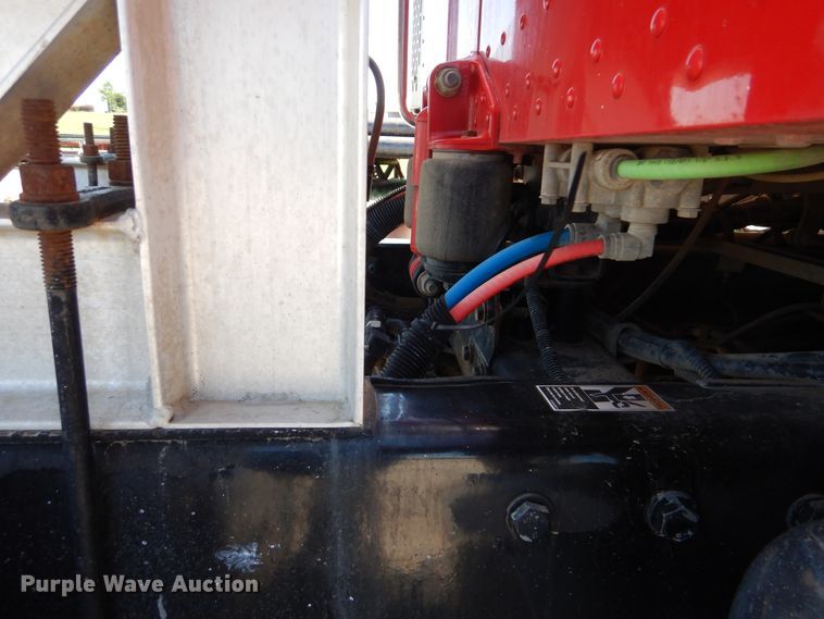 image for item DG8500 2009 Peterbilt 388 semi truck