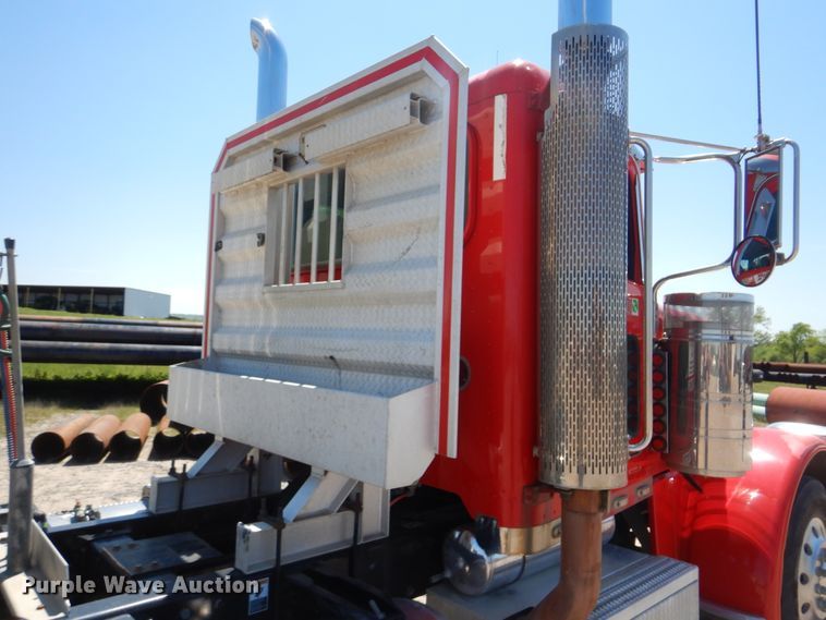 image for item DG8500 2009 Peterbilt 388 semi truck