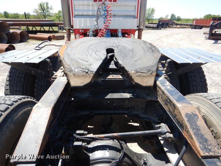 image for item DG8500 2009 Peterbilt 388 semi truck