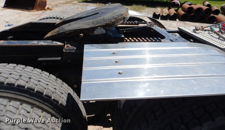 image for item DG8500 2009 Peterbilt 388 semi truck