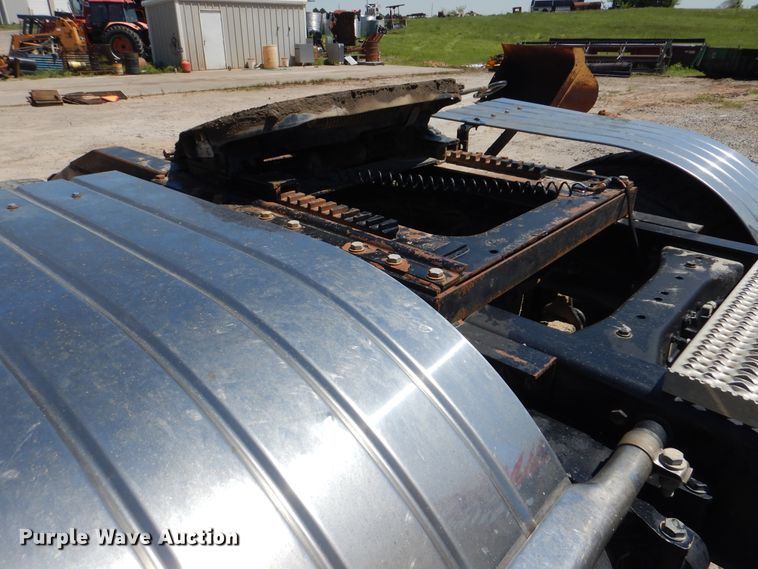 image for item DG8500 2009 Peterbilt 388 semi truck