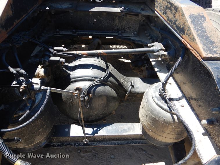 image for item DG8500 2009 Peterbilt 388 semi truck