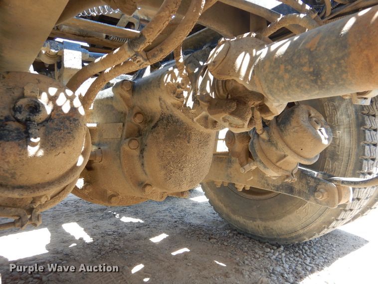 image for item DG8500 2009 Peterbilt 388 semi truck