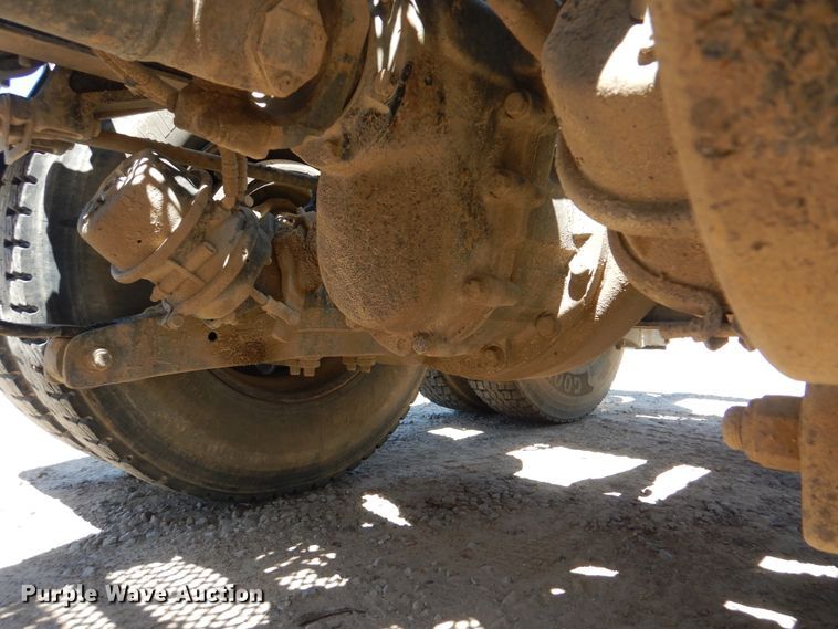 image for item DG8500 2009 Peterbilt 388 semi truck