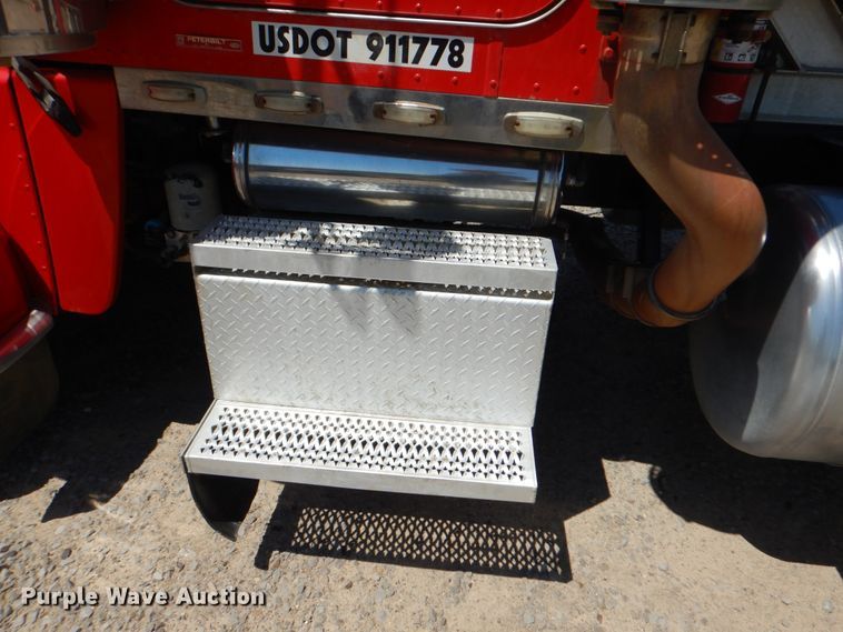 image for item DG8500 2009 Peterbilt 388 semi truck