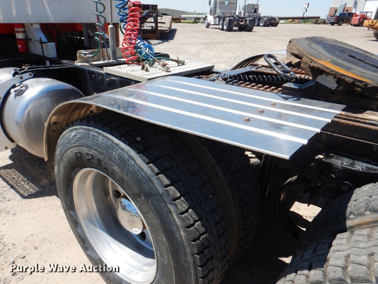 image for item DG8500 2009 Peterbilt 388 semi truck