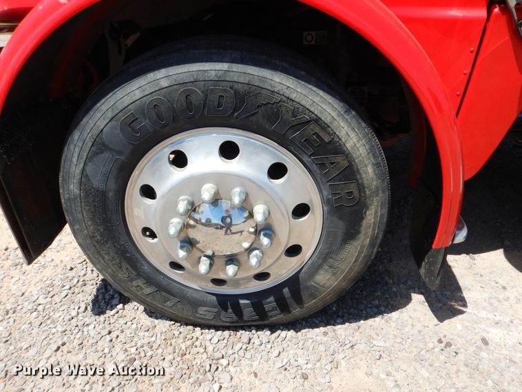 image for item DG8500 2009 Peterbilt 388 semi truck