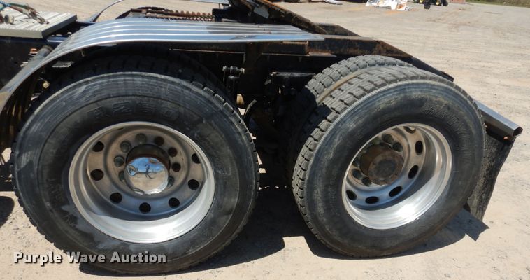 image for item DG8500 2009 Peterbilt 388 semi truck