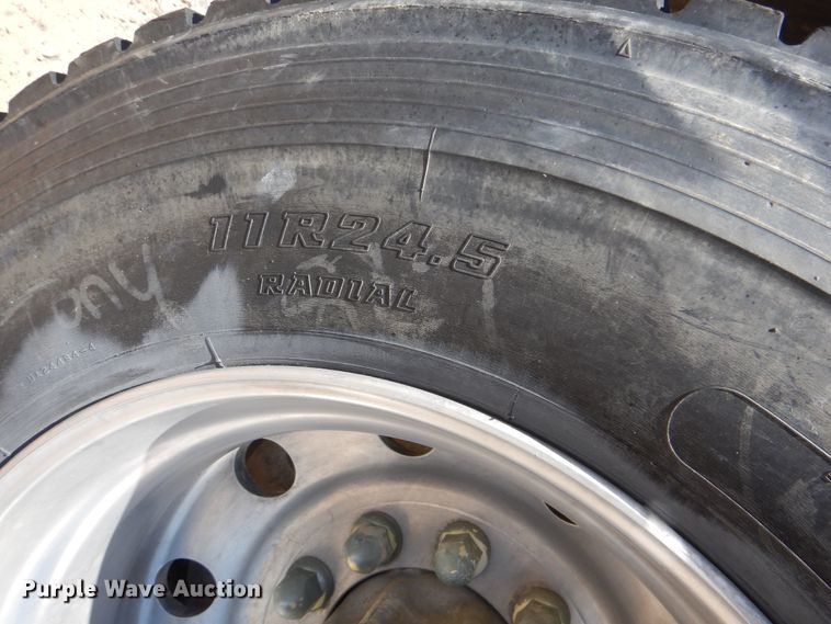 image for item DG8500 2009 Peterbilt 388 semi truck