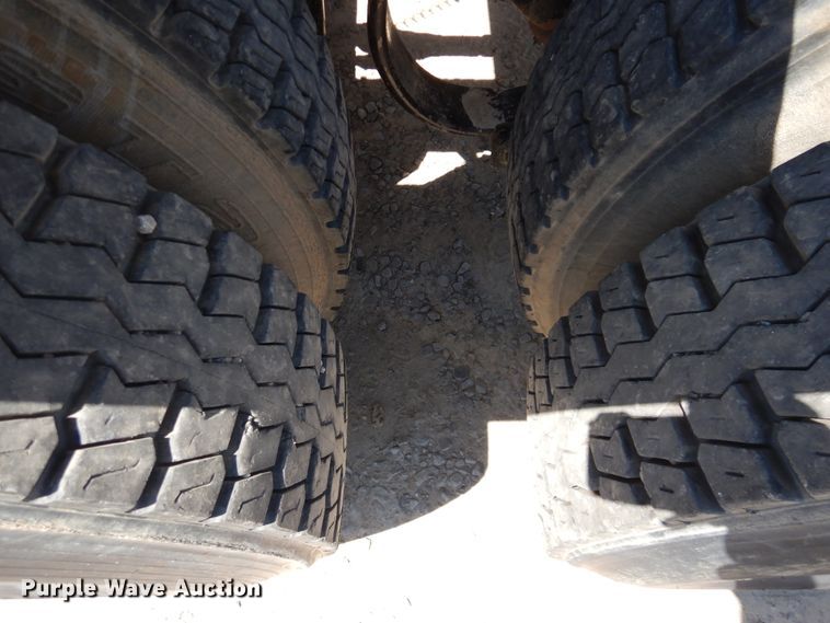 image for item DG8500 2009 Peterbilt 388 semi truck