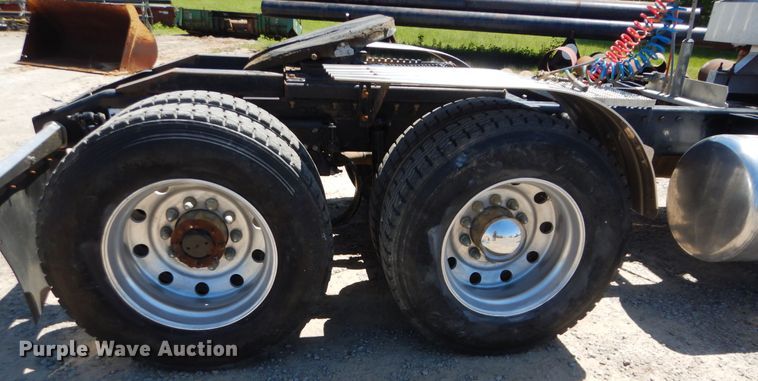 image for item DG8500 2009 Peterbilt 388 semi truck