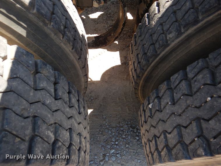 image for item DG8500 2009 Peterbilt 388 semi truck