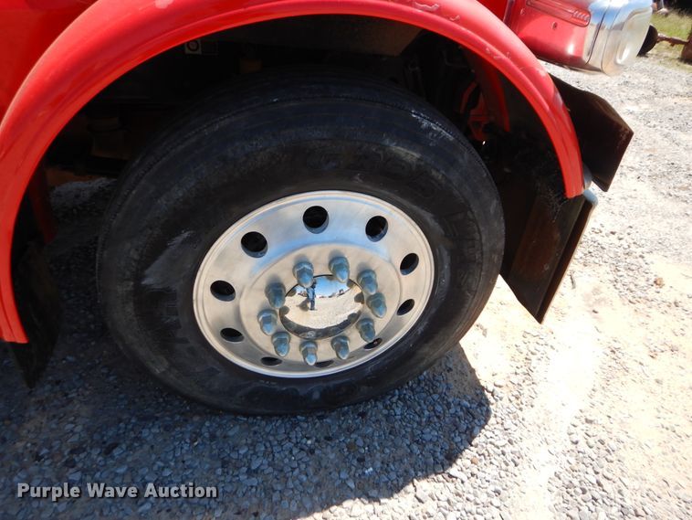 image for item DG8500 2009 Peterbilt 388 semi truck