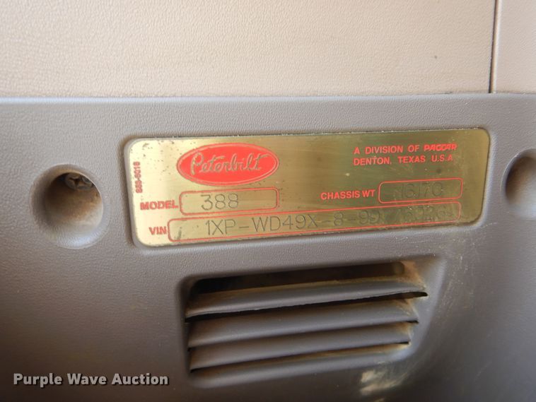 image for item DG8500 2009 Peterbilt 388 semi truck