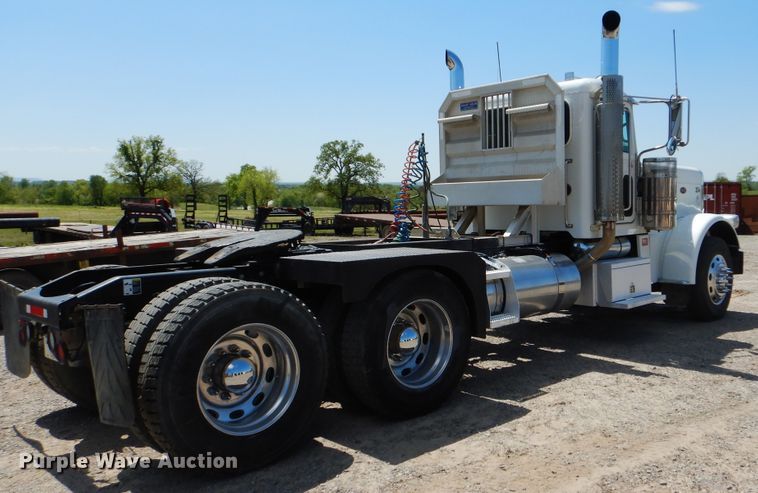 image for item DG8501 2010 Peterbilt 389 semi truck