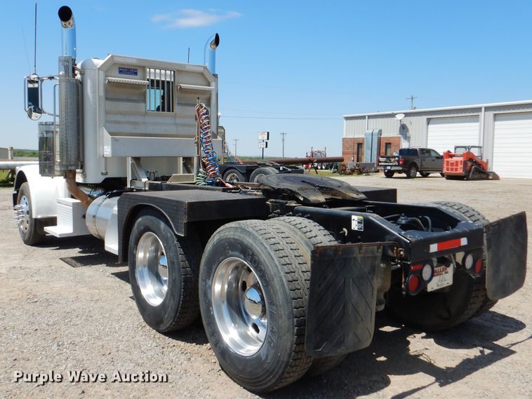 image for item DG8501 2010 Peterbilt 389 semi truck