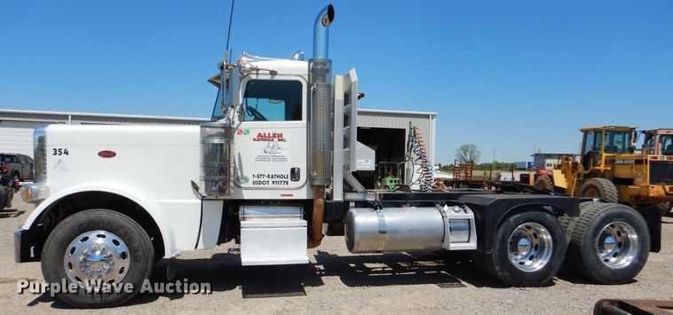 image for item DG8501 2010 Peterbilt 389 semi truck