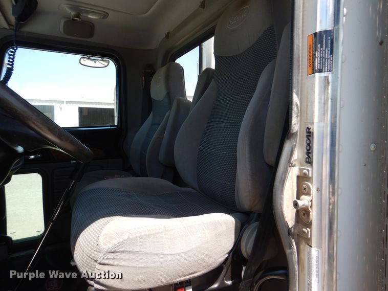 image for item DG8501 2010 Peterbilt 389 semi truck