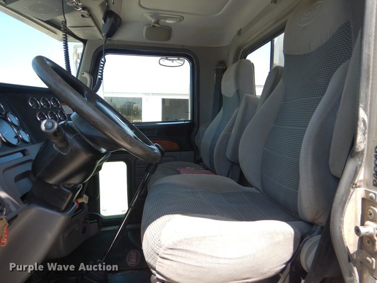 image for item DG8501 2010 Peterbilt 389 semi truck