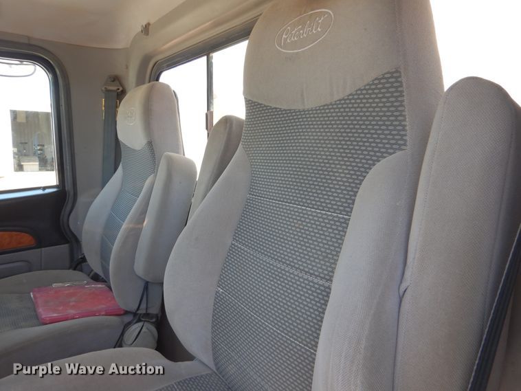 image for item DG8501 2010 Peterbilt 389 semi truck