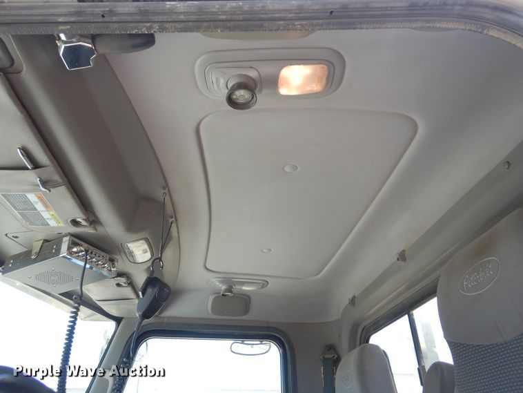 image for item DG8501 2010 Peterbilt 389 semi truck