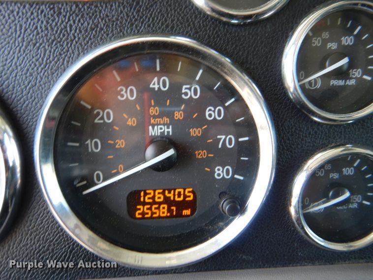 image for item DG8501 2010 Peterbilt 389 semi truck