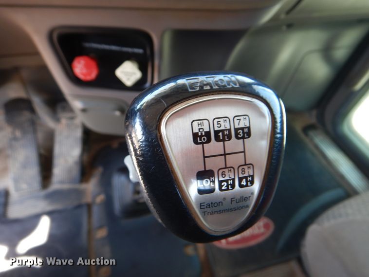 image for item DG8501 2010 Peterbilt 389 semi truck