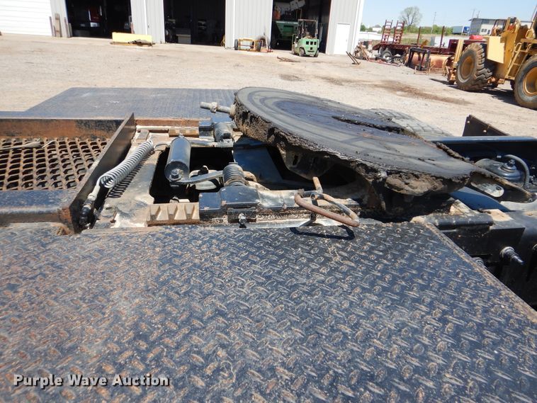 image for item DG8501 2010 Peterbilt 389 semi truck