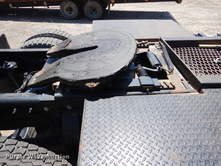 image for item DG8501 2010 Peterbilt 389 semi truck