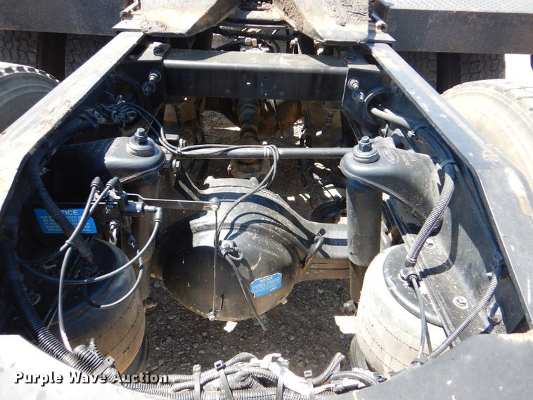 image for item DG8501 2010 Peterbilt 389 semi truck