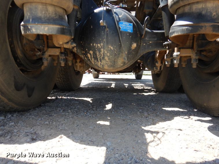 image for item DG8501 2010 Peterbilt 389 semi truck