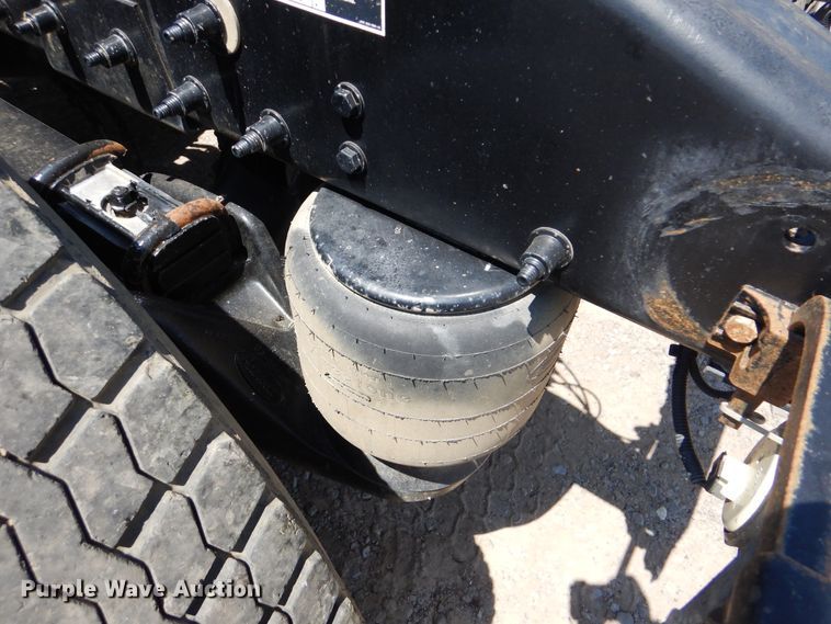 image for item DG8501 2010 Peterbilt 389 semi truck