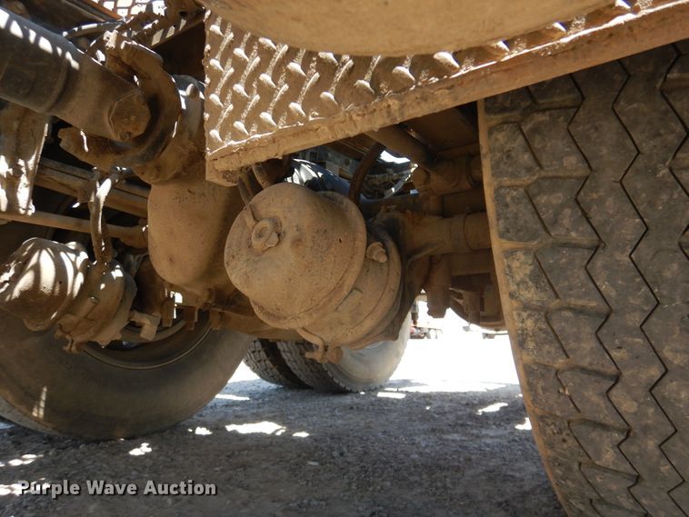 image for item DG8501 2010 Peterbilt 389 semi truck