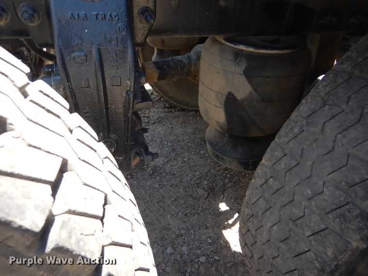 image for item DG8501 2010 Peterbilt 389 semi truck