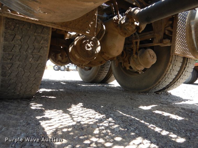 image for item DG8501 2010 Peterbilt 389 semi truck