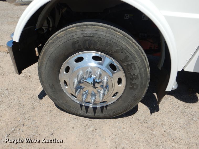 image for item DG8501 2010 Peterbilt 389 semi truck