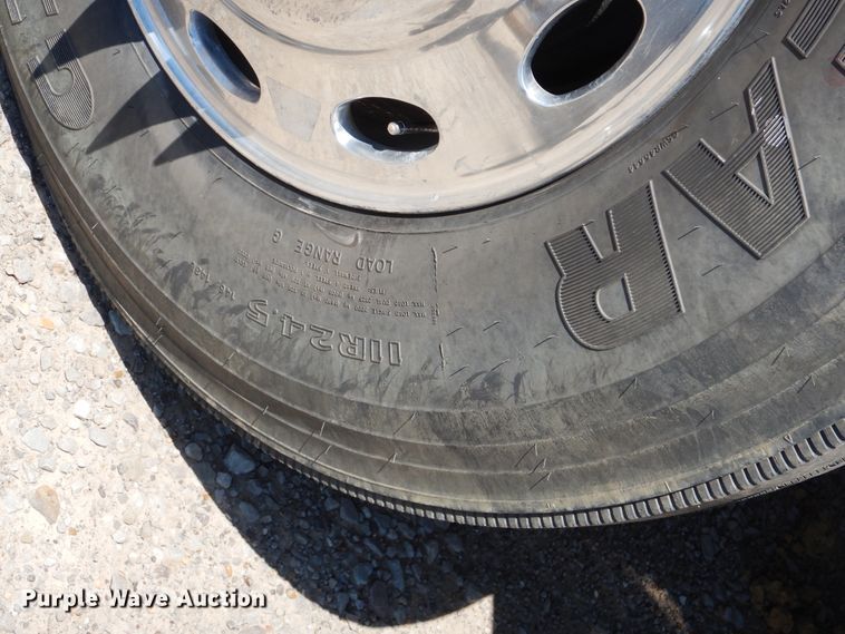 image for item DG8501 2010 Peterbilt 389 semi truck