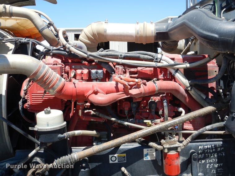 image for item DG8501 2010 Peterbilt 389 semi truck