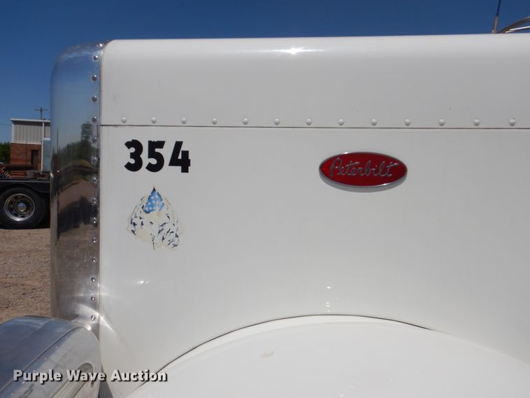 image for item DG8501 2010 Peterbilt 389 semi truck