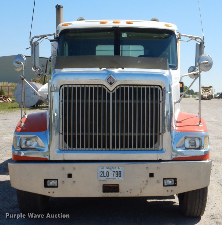 image for item DG8507 2004 International 9900i concrete batch plant truck