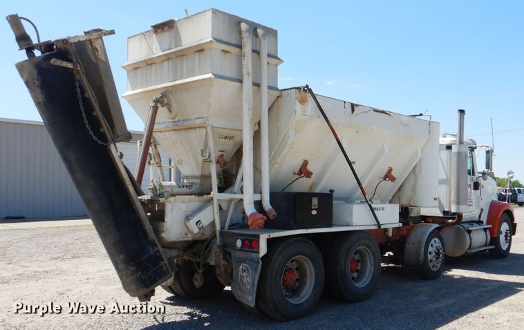 image for item DG8507 2004 International 9900i concrete batch plant truck