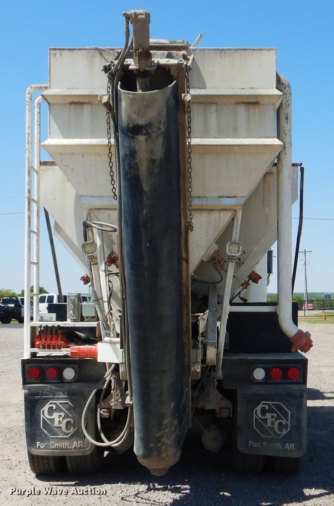 image for item DG8507 2004 International 9900i concrete batch plant truck