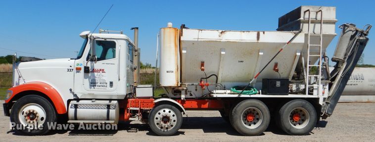 image for item DG8507 2004 International 9900i concrete batch plant truck